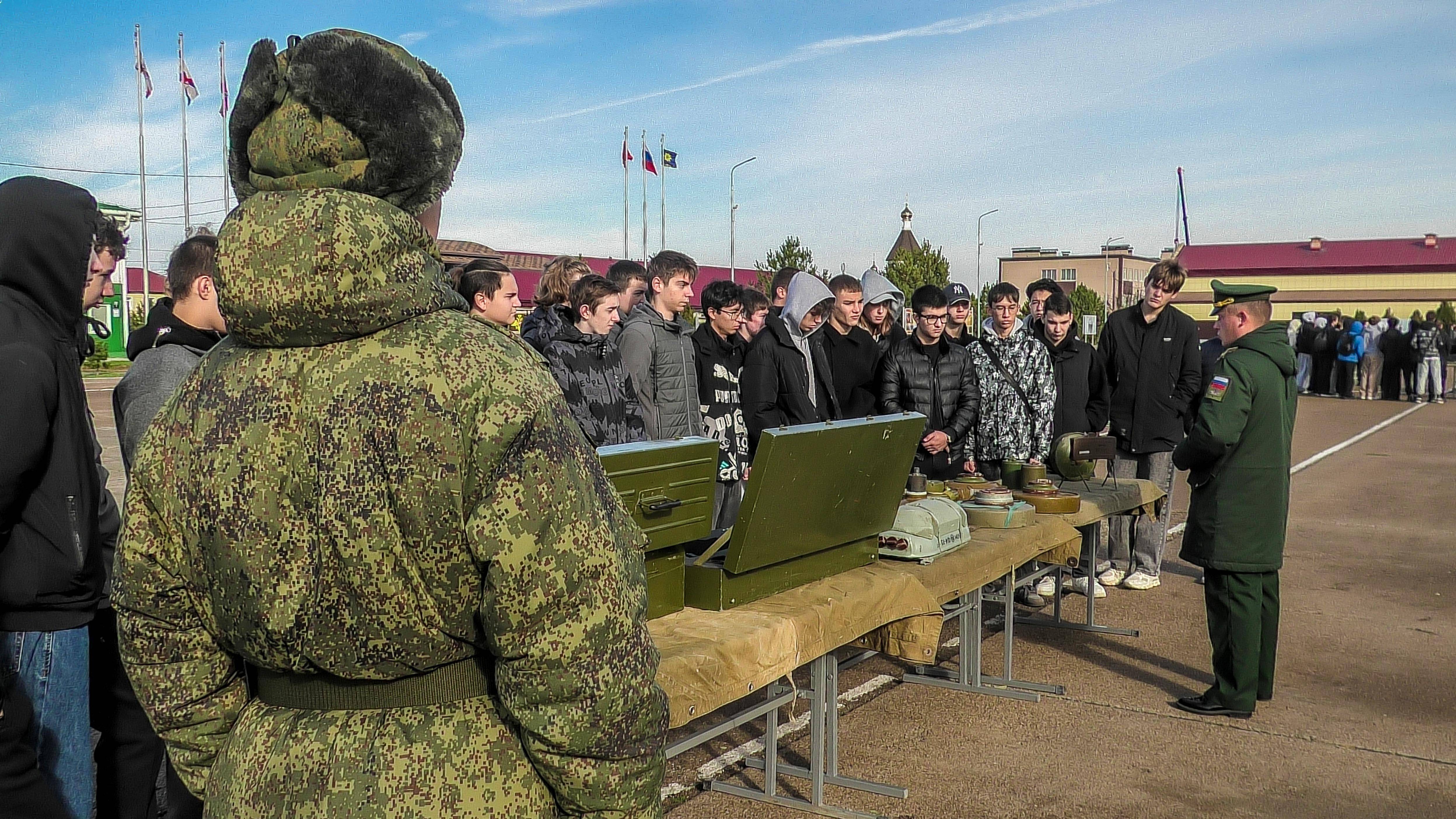 В воинской части прошел День призывника смотреть онлайн