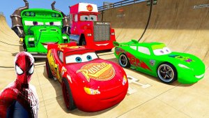 ЧЕЛОВЕК-ПАУК против ХАЛКА МАККУИНА ТАЧКИ Мега БОЛОТО Эпическая СУПЕР ГОНКА с трюками на грузовике