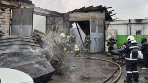 На юге Москвы произошел пожар в автосервисе