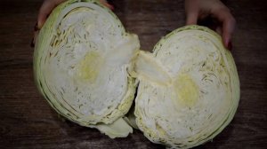 Просто нарезаю капусту, чтобы приготовить это супер вкусное, сочное блюдо