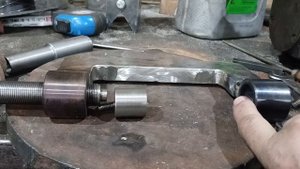 Как соосно сварить втулки  на примере съемника крестовин.