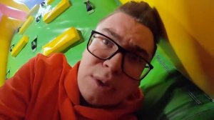 ЭКСТРЕМАЛЬНЫЕ ПРЯТКИ В ИГРОВОМ ЦЕНТРЕ ОТ ОХРАНЫ !