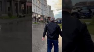 Идёт и льёт осенний дождь