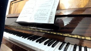 Когда не умеешь как профи, но хочешь играть на пианино