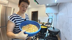 Работа блогера СЛОЖНА и ТРАВМООПАСНА! Получила травму, готовя свой ЛУЧШИЙ русский борщ на обед! Влог