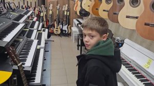 Сколько нужно гитар для счастья? - выбираем подарок Лёве ко дню рождения #Цой #ДДТ #кавер