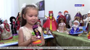 Уроки единства: в детском саду «Родничок» выставка кукол в национальных костюмах