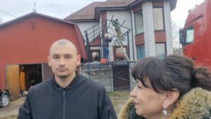 Строительство навеса продолжается. Семейная встреча. Дети сделали сюрприз.