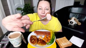 Мукбанг Завтрак Хашбрауны с сыром, Сосиски для хот-догов, Копченые яйца, Кофе с молоком.