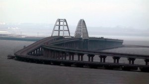 С 3 ноября нельзя будет проехать по Крымскому мосту на электромобилях и гибридных машинах с Кубани.