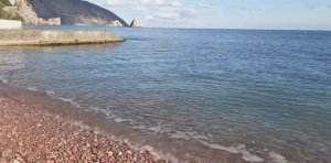 Самые красивые места Большой Ялты осенью-2025. Пляжи Гурзуфа, обстановка на набережной