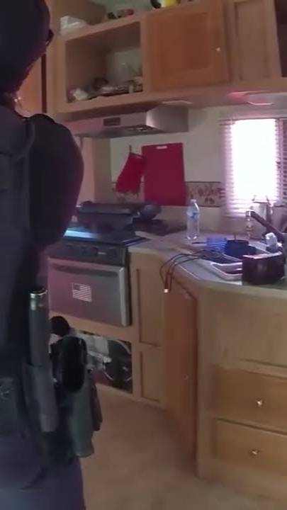 Самые безумные моменты: полицейские сталкиваются с самыми опасными преступниками #19 смотреть онлайн