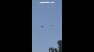 Китайский истребитель 6-го поколения J-36 в сопровождении J-20 был замечен на испытаниях