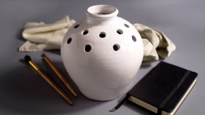 Ваза с отверстиями под цветы