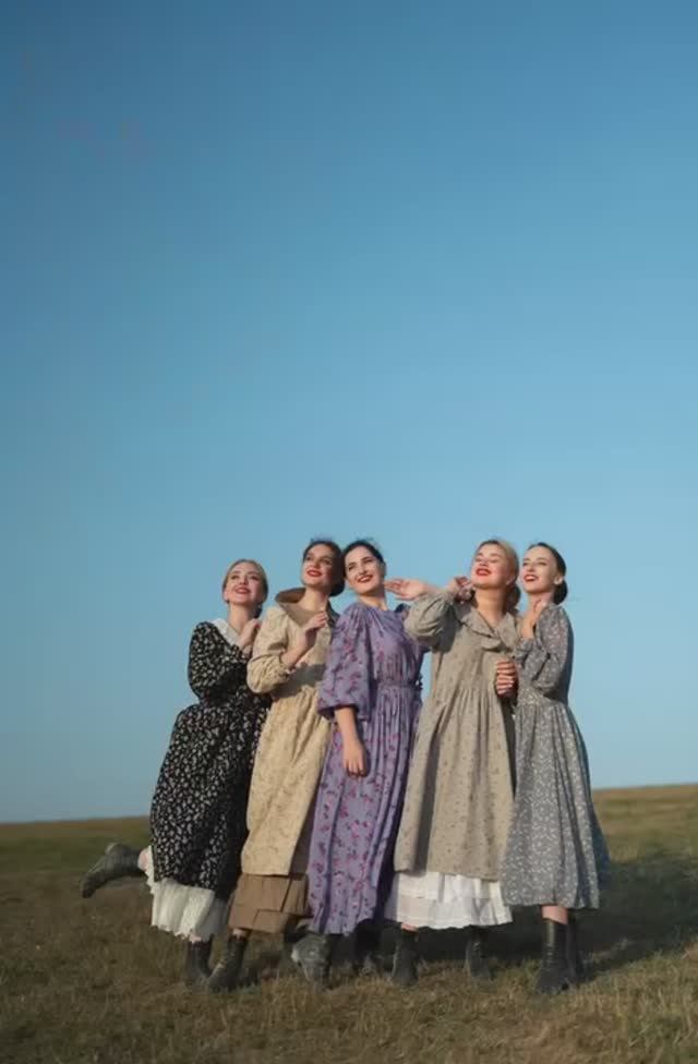 В противовес контенту о хэллоуине мы добавляем красоты в ленту-фото и видео очаровательных девушек! смотреть онлайн