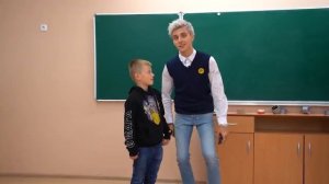 Экстремальные Прятки В ШКОЛЕ с Младшим Братом ! - Челлендж