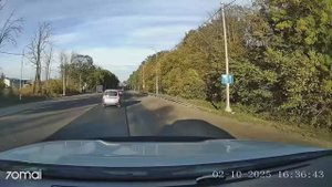 Когда новый асфальт лежит на полосе только налево, а всем надо прямо, а тебе всё равно где ехать!