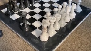 Интересное производство шахмат из камня.