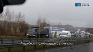 В Тульской области на одной из трасс перевернулся грузовик с щебнем
