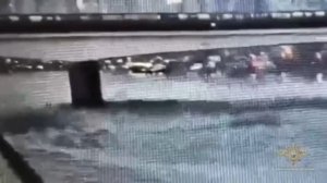 23-летний житель Химок залез на крышу вагона метро, на ходу прыгнул с него в Москву-реку и...