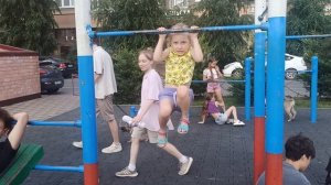 Четырехлетняя девочка сделала парней