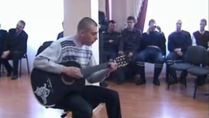Армейские_песни_под_гитару_есть_красивая_одна_девушка_на_земле
