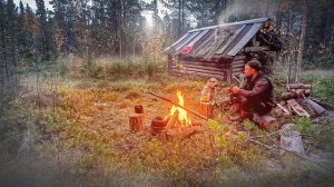 Разожгли печь в избе и началось. Жизнь в дали от цивилизации. Подшаманили древнюю избу. Таёжный быт
