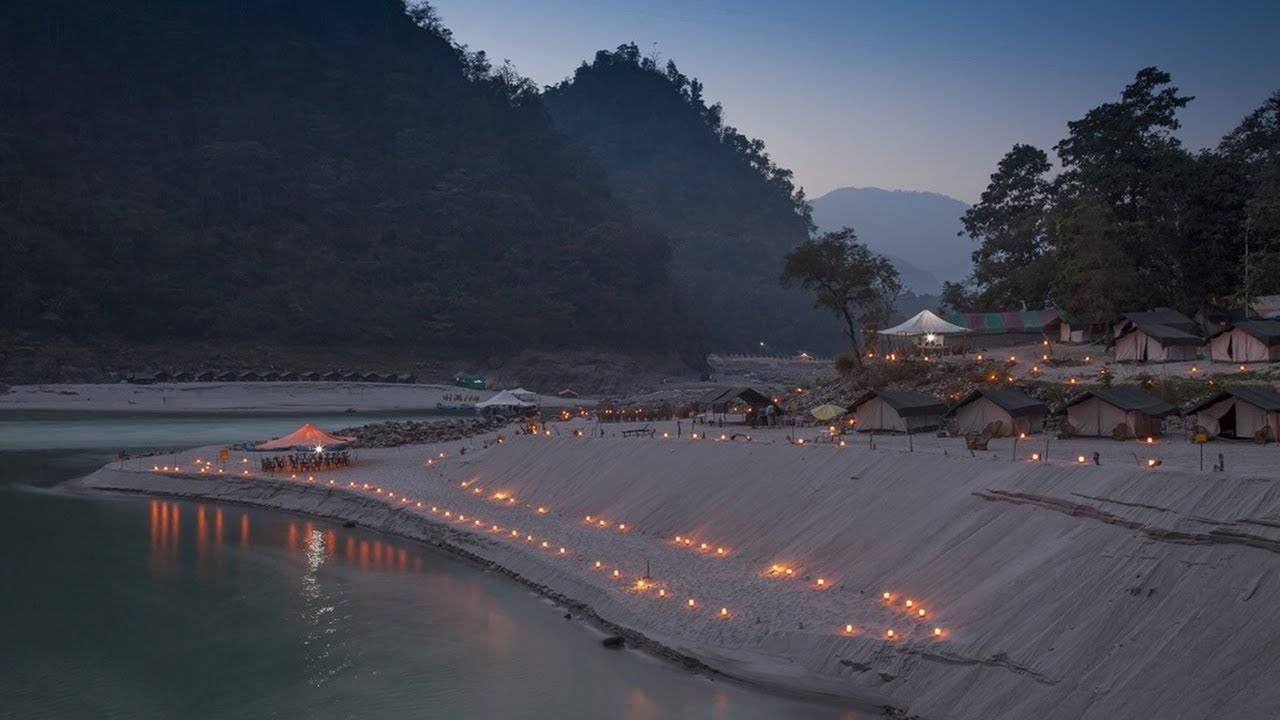 Индия жители города Ришикеш, достопримечательность