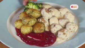 Фрикадельки с овощами со сливочным и брусничным соусами | Наедине с Мосиным /19