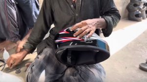 Ручное производство шлемов, Индия.