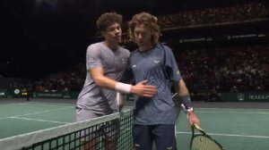 Теннисист Рублев не смог выйти в четвертьфинал "Мастерса" в Париже