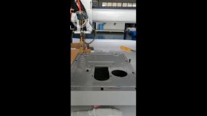 Оборудование для нанесения клея расплава на пластиковые изделия по периметру