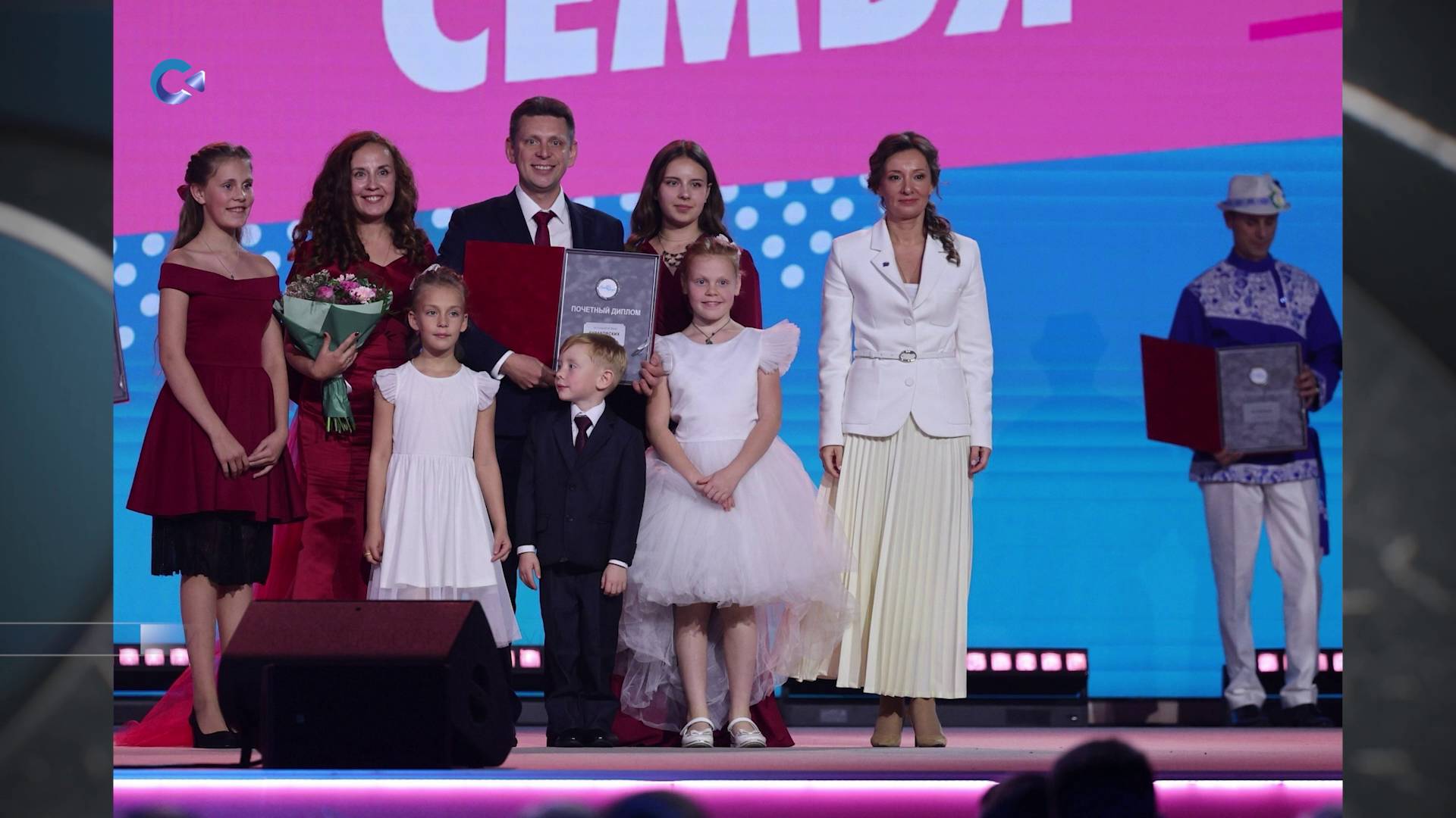 Супруги Кулаковские из Карелии вместе с детьми победили во всероссийском конкурсе «Семья года»