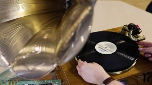 Приглашение на «Ночь искусств» 2025. Фотозона с граммофоном