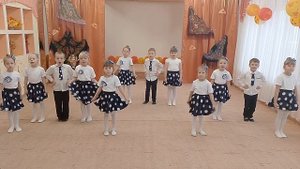 "В траве сидел кузнечик" вокальный коллектив "Разноцветные нотки"