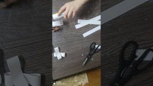 делаем бантик для подарка