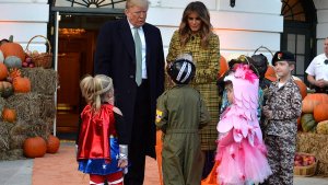 Дональд и Мелания Трамп отметили Хэллоуин в Белом доме