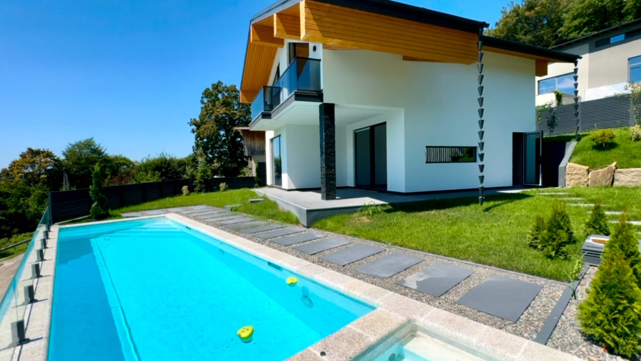 Один из лучших домов в горах Сочи и с огромным бассейном и с самыми красивыми видами на горы смотреть онлайн