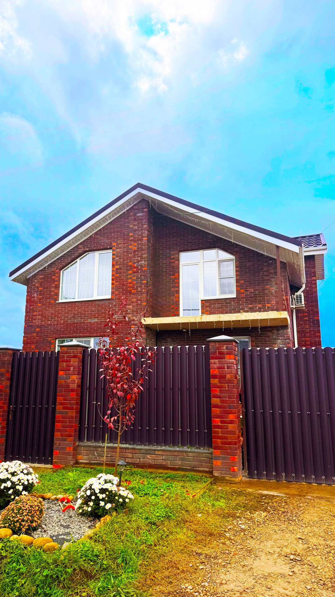 Дом с продуманной планировкой и ухоженным участком смотреть онлайн