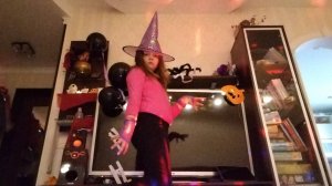 Выступление с песней из фильма  Охотники за привидениями в честь Хэллоуина 👻