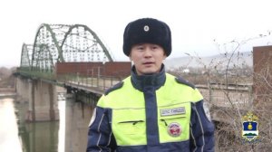 В Бурятии полицейский спас юношу, намеревавшегося спрыгнуть с моста из-за расставания с девушкой