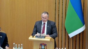 Кто разлагает общество?