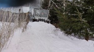 Бульдозерный отвал, снег и вездеход-восьмиколесник изобретателя Копытова