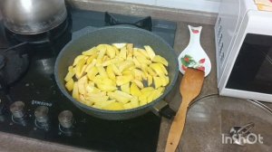 Жареный картофель с соусом