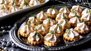 Сырные крекеры с муссом из красной рыбы. Праздничная закуска.