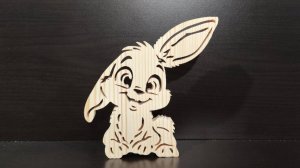 Фигурка зайца из дерева вырезанная на лобзиковом станке