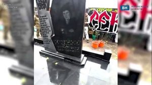 Дочь Юрия Хоя рассказала о неадекватном поведении фанатов на могиле отца.