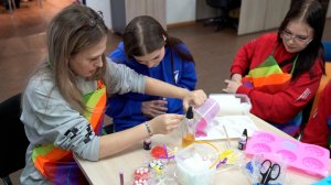 В Красноселькупе участники «Движения Первых» и «Юнармейцы» сделали подарки детям Херсонской области