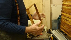 Подготовка ульевых рамок для нового сезона.