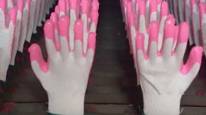 Процесс производства перчаток с латексным покрытием.